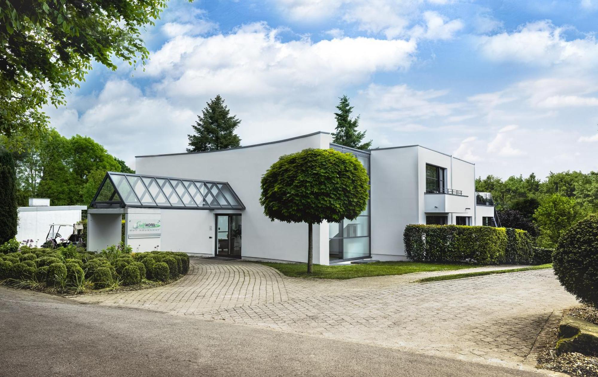 Golfhotel Gut Neuenhof Frondenberg Bagian luar foto